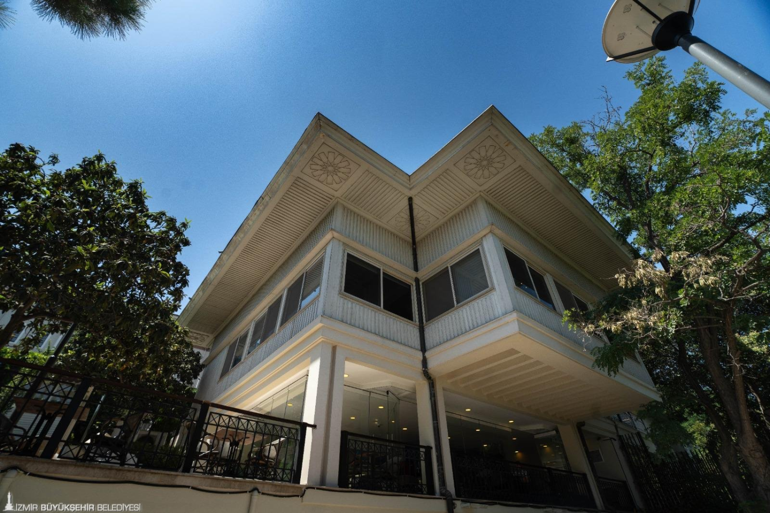 Şato’nun terasları İzmirliler için sosyal yaşam alanına dönüştü